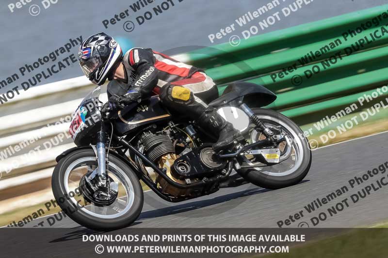 Vintage motorcycle club;eventdigitalimages;mallory park;mallory park trackday photographs;no limits trackdays;peter wileman photography;trackday digital images;trackday photos;vmcc festival 1000 bikes photographs