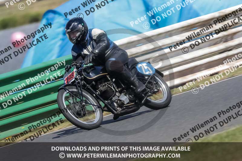 Vintage motorcycle club;eventdigitalimages;mallory park;mallory park trackday photographs;no limits trackdays;peter wileman photography;trackday digital images;trackday photos;vmcc festival 1000 bikes photographs