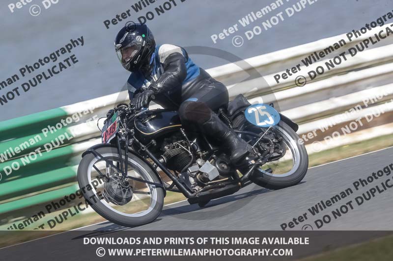 Vintage motorcycle club;eventdigitalimages;mallory park;mallory park trackday photographs;no limits trackdays;peter wileman photography;trackday digital images;trackday photos;vmcc festival 1000 bikes photographs