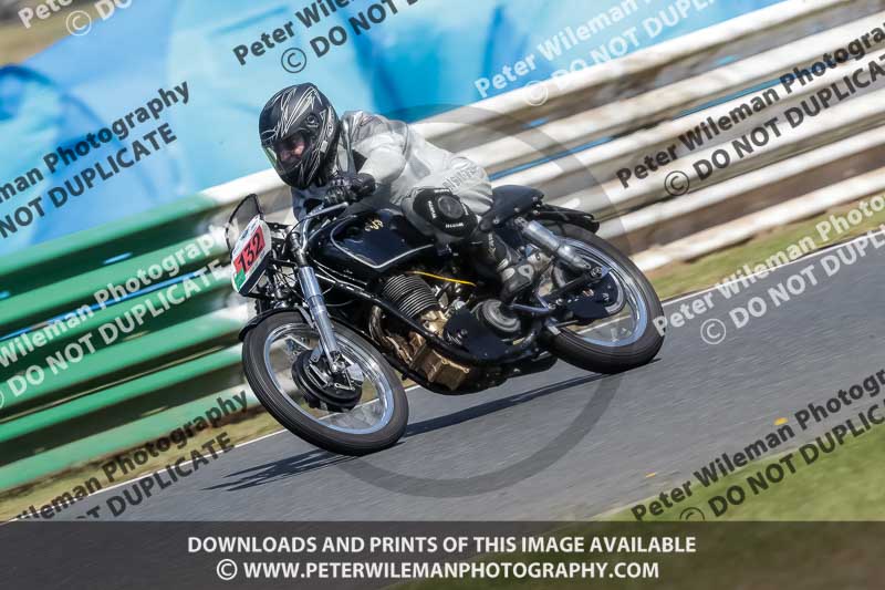 Vintage motorcycle club;eventdigitalimages;mallory park;mallory park trackday photographs;no limits trackdays;peter wileman photography;trackday digital images;trackday photos;vmcc festival 1000 bikes photographs