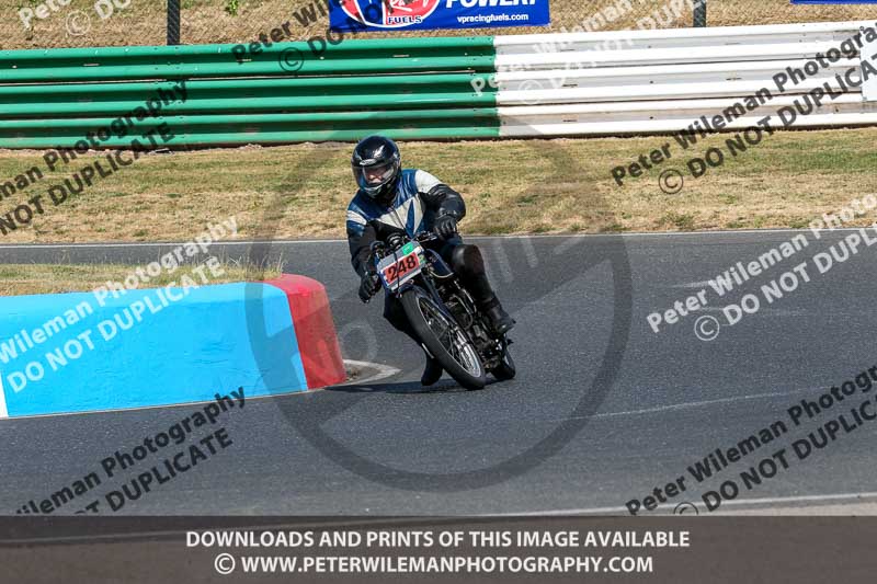 Vintage motorcycle club;eventdigitalimages;mallory park;mallory park trackday photographs;no limits trackdays;peter wileman photography;trackday digital images;trackday photos;vmcc festival 1000 bikes photographs