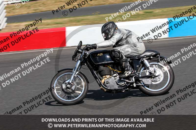 Vintage motorcycle club;eventdigitalimages;mallory park;mallory park trackday photographs;no limits trackdays;peter wileman photography;trackday digital images;trackday photos;vmcc festival 1000 bikes photographs