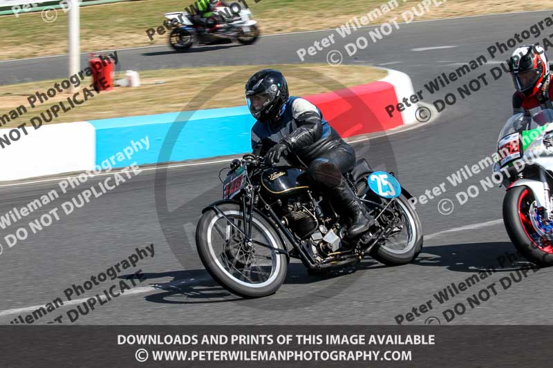 Vintage motorcycle club;eventdigitalimages;mallory park;mallory park trackday photographs;no limits trackdays;peter wileman photography;trackday digital images;trackday photos;vmcc festival 1000 bikes photographs