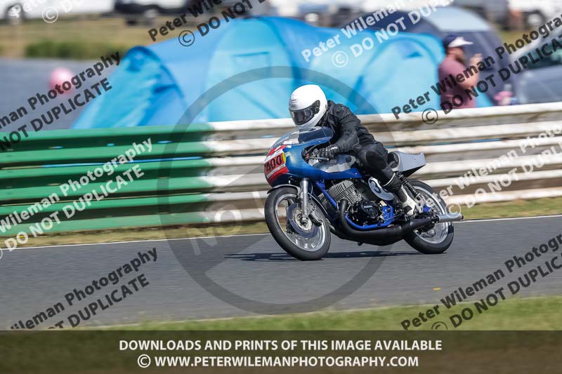 Vintage motorcycle club;eventdigitalimages;mallory park;mallory park trackday photographs;no limits trackdays;peter wileman photography;trackday digital images;trackday photos;vmcc festival 1000 bikes photographs