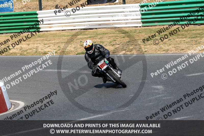 Vintage motorcycle club;eventdigitalimages;mallory park;mallory park trackday photographs;no limits trackdays;peter wileman photography;trackday digital images;trackday photos;vmcc festival 1000 bikes photographs