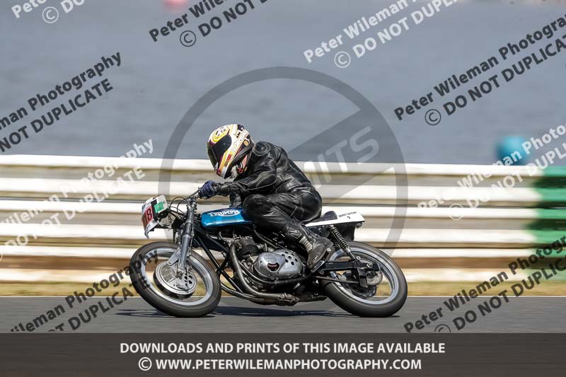 Vintage motorcycle club;eventdigitalimages;mallory park;mallory park trackday photographs;no limits trackdays;peter wileman photography;trackday digital images;trackday photos;vmcc festival 1000 bikes photographs