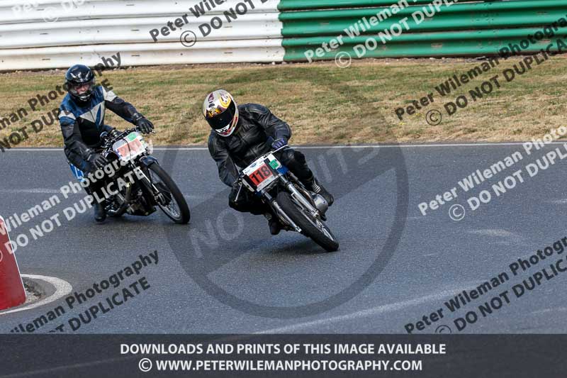 Vintage motorcycle club;eventdigitalimages;mallory park;mallory park trackday photographs;no limits trackdays;peter wileman photography;trackday digital images;trackday photos;vmcc festival 1000 bikes photographs