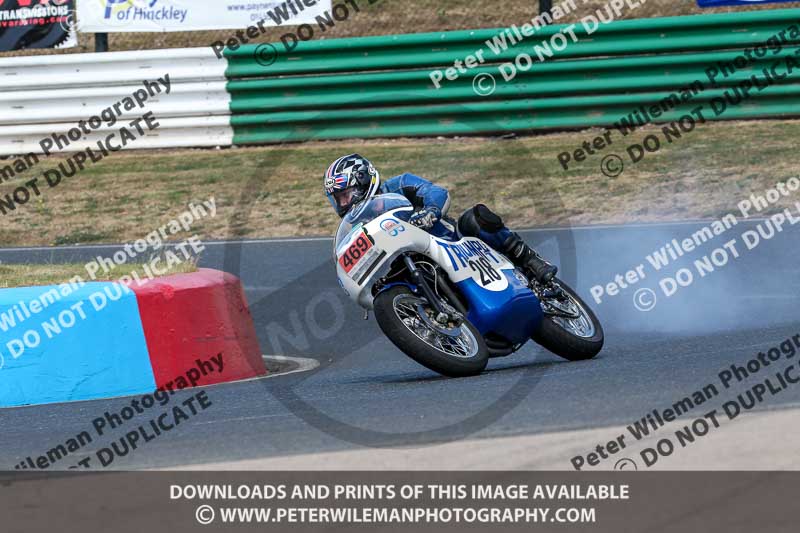 Vintage motorcycle club;eventdigitalimages;mallory park;mallory park trackday photographs;no limits trackdays;peter wileman photography;trackday digital images;trackday photos;vmcc festival 1000 bikes photographs