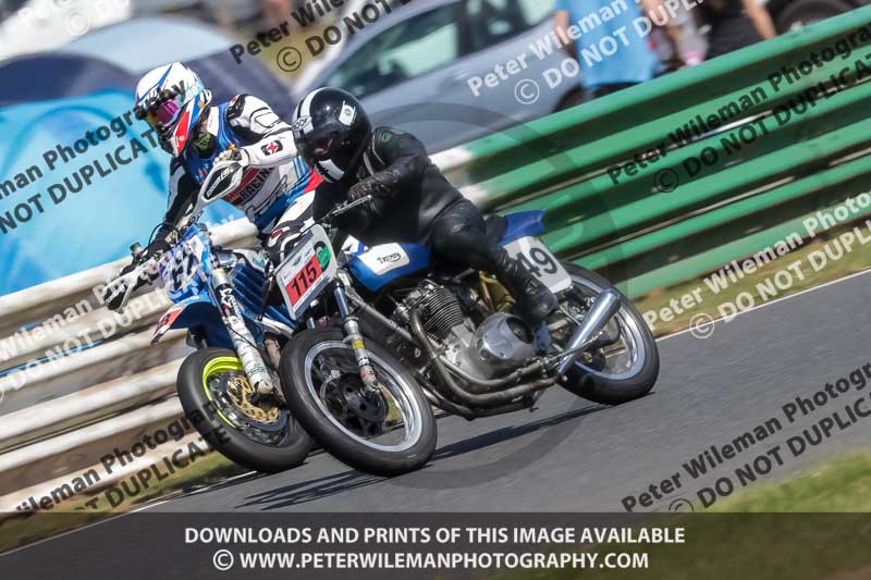 Vintage motorcycle club;eventdigitalimages;mallory park;mallory park trackday photographs;no limits trackdays;peter wileman photography;trackday digital images;trackday photos;vmcc festival 1000 bikes photographs