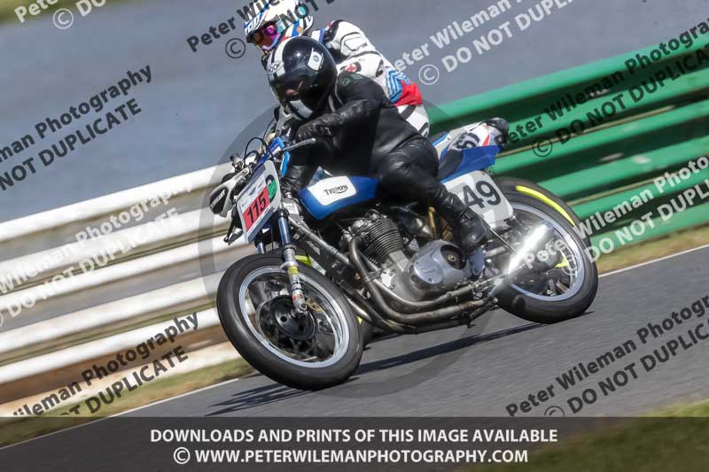 Vintage motorcycle club;eventdigitalimages;mallory park;mallory park trackday photographs;no limits trackdays;peter wileman photography;trackday digital images;trackday photos;vmcc festival 1000 bikes photographs