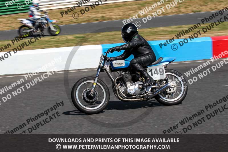 Vintage motorcycle club;eventdigitalimages;mallory park;mallory park trackday photographs;no limits trackdays;peter wileman photography;trackday digital images;trackday photos;vmcc festival 1000 bikes photographs