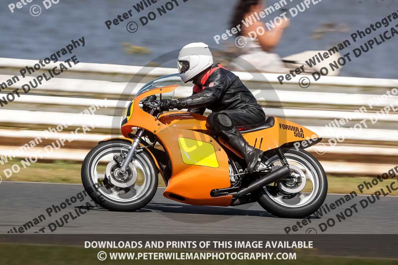 Vintage motorcycle club;eventdigitalimages;mallory park;mallory park trackday photographs;no limits trackdays;peter wileman photography;trackday digital images;trackday photos;vmcc festival 1000 bikes photographs