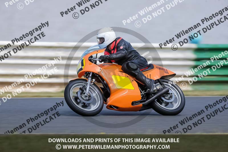 Vintage motorcycle club;eventdigitalimages;mallory park;mallory park trackday photographs;no limits trackdays;peter wileman photography;trackday digital images;trackday photos;vmcc festival 1000 bikes photographs