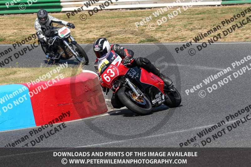 Vintage motorcycle club;eventdigitalimages;mallory park;mallory park trackday photographs;no limits trackdays;peter wileman photography;trackday digital images;trackday photos;vmcc festival 1000 bikes photographs