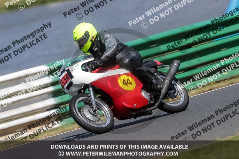 Vintage motorcycle club;eventdigitalimages;mallory park;mallory park trackday photographs;no limits trackdays;peter wileman photography;trackday digital images;trackday photos;vmcc festival 1000 bikes photographs