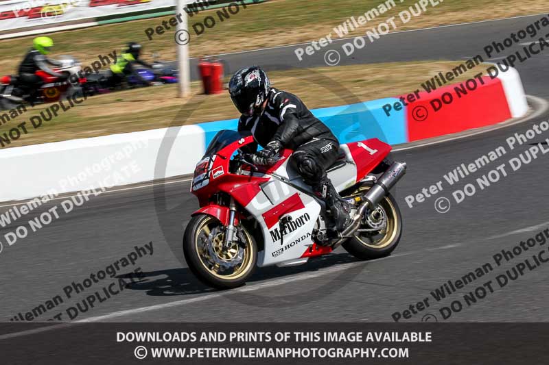 Vintage motorcycle club;eventdigitalimages;mallory park;mallory park trackday photographs;no limits trackdays;peter wileman photography;trackday digital images;trackday photos;vmcc festival 1000 bikes photographs