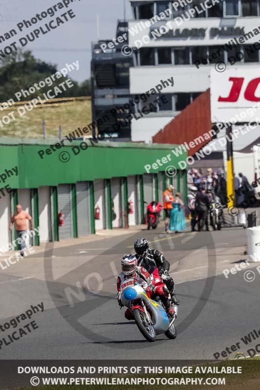 Vintage motorcycle club;eventdigitalimages;mallory park;mallory park trackday photographs;no limits trackdays;peter wileman photography;trackday digital images;trackday photos;vmcc festival 1000 bikes photographs