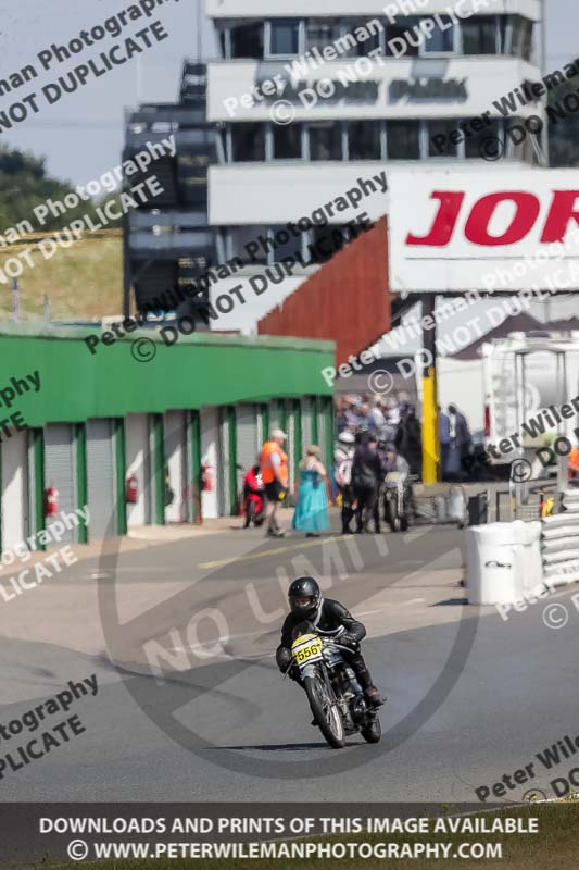 Vintage motorcycle club;eventdigitalimages;mallory park;mallory park trackday photographs;no limits trackdays;peter wileman photography;trackday digital images;trackday photos;vmcc festival 1000 bikes photographs