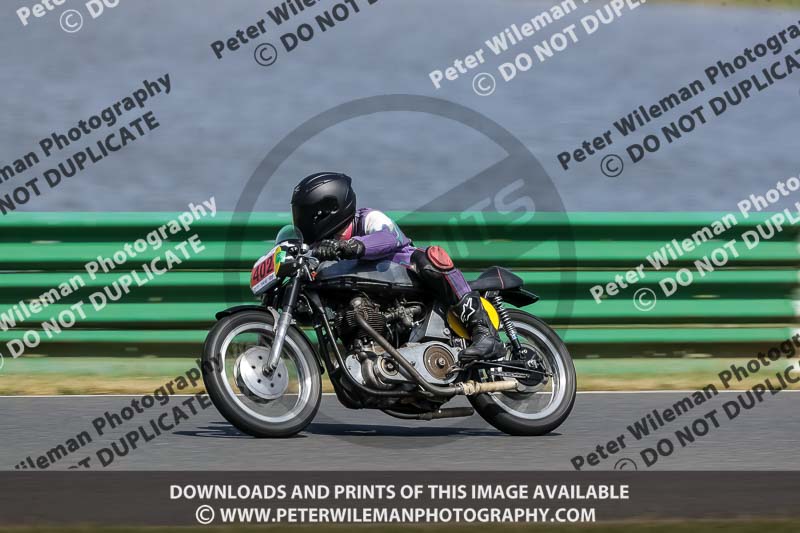 Vintage motorcycle club;eventdigitalimages;mallory park;mallory park trackday photographs;no limits trackdays;peter wileman photography;trackday digital images;trackday photos;vmcc festival 1000 bikes photographs