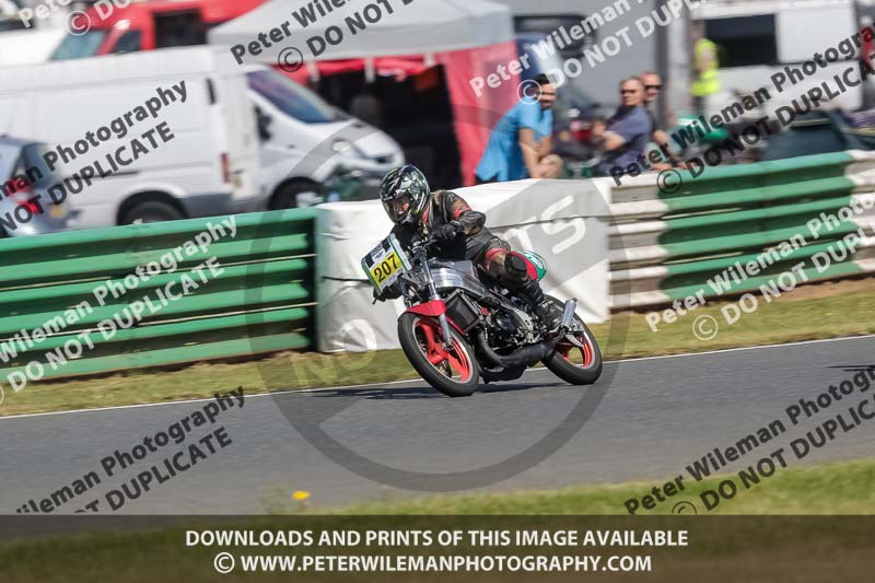 Vintage motorcycle club;eventdigitalimages;mallory park;mallory park trackday photographs;no limits trackdays;peter wileman photography;trackday digital images;trackday photos;vmcc festival 1000 bikes photographs