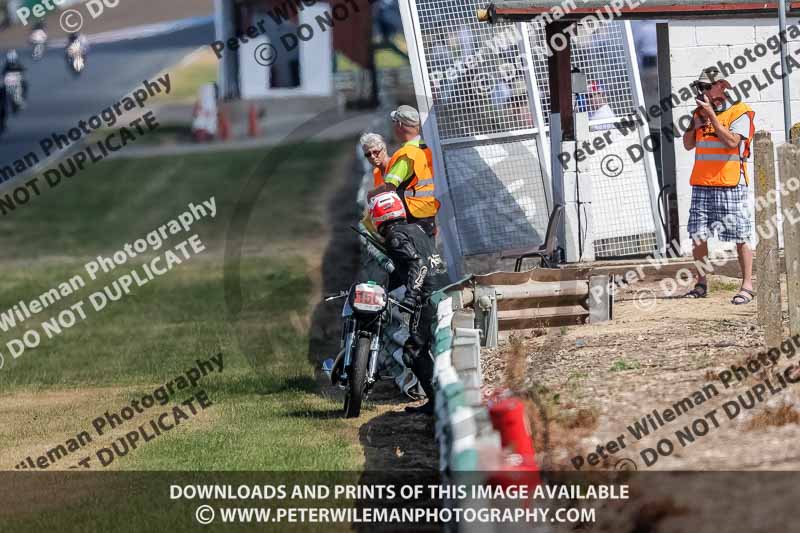 Vintage motorcycle club;eventdigitalimages;mallory park;mallory park trackday photographs;no limits trackdays;peter wileman photography;trackday digital images;trackday photos;vmcc festival 1000 bikes photographs