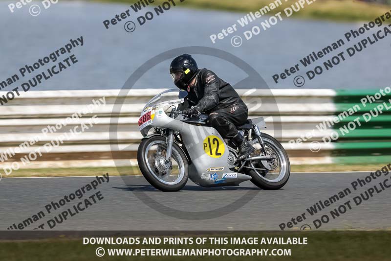 Vintage motorcycle club;eventdigitalimages;mallory park;mallory park trackday photographs;no limits trackdays;peter wileman photography;trackday digital images;trackday photos;vmcc festival 1000 bikes photographs