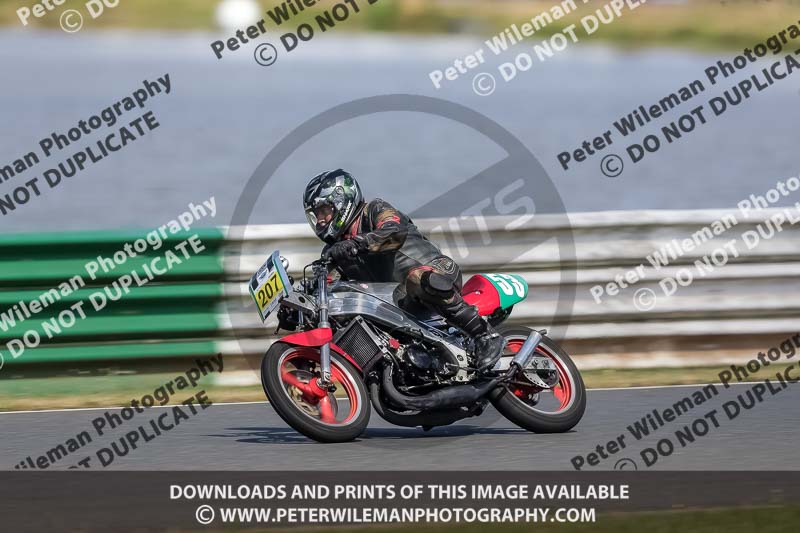 Vintage motorcycle club;eventdigitalimages;mallory park;mallory park trackday photographs;no limits trackdays;peter wileman photography;trackday digital images;trackday photos;vmcc festival 1000 bikes photographs