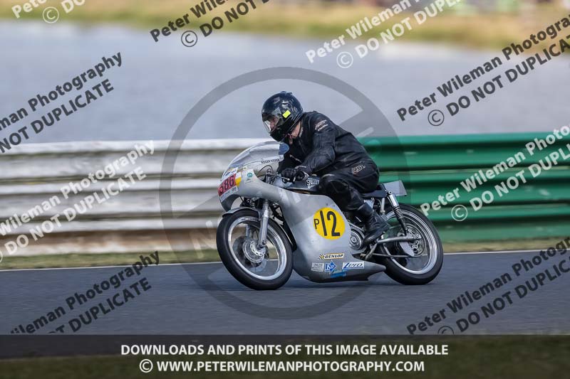 Vintage motorcycle club;eventdigitalimages;mallory park;mallory park trackday photographs;no limits trackdays;peter wileman photography;trackday digital images;trackday photos;vmcc festival 1000 bikes photographs