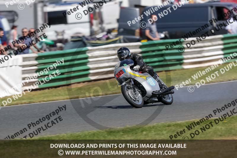 Vintage motorcycle club;eventdigitalimages;mallory park;mallory park trackday photographs;no limits trackdays;peter wileman photography;trackday digital images;trackday photos;vmcc festival 1000 bikes photographs