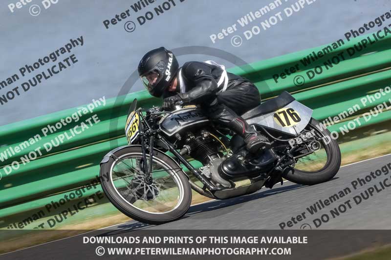 Vintage motorcycle club;eventdigitalimages;mallory park;mallory park trackday photographs;no limits trackdays;peter wileman photography;trackday digital images;trackday photos;vmcc festival 1000 bikes photographs