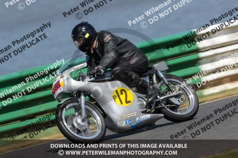 Vintage motorcycle club;eventdigitalimages;mallory park;mallory park trackday photographs;no limits trackdays;peter wileman photography;trackday digital images;trackday photos;vmcc festival 1000 bikes photographs