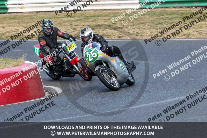 Vintage motorcycle club;eventdigitalimages;mallory park;mallory park trackday photographs;no limits trackdays;peter wileman photography;trackday digital images;trackday photos;vmcc festival 1000 bikes photographs