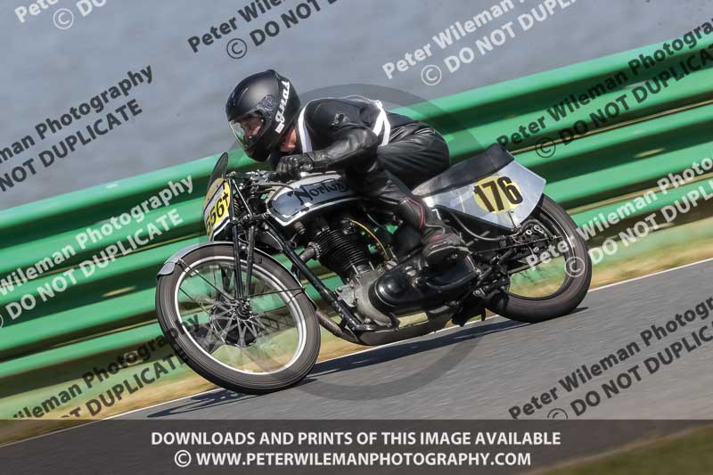 Vintage motorcycle club;eventdigitalimages;mallory park;mallory park trackday photographs;no limits trackdays;peter wileman photography;trackday digital images;trackday photos;vmcc festival 1000 bikes photographs