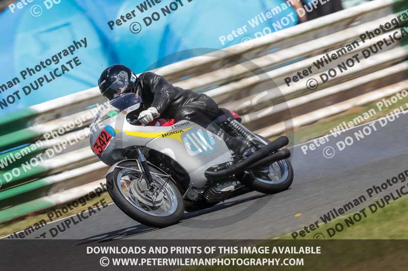 Vintage motorcycle club;eventdigitalimages;mallory park;mallory park trackday photographs;no limits trackdays;peter wileman photography;trackday digital images;trackday photos;vmcc festival 1000 bikes photographs