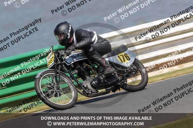 Vintage motorcycle club;eventdigitalimages;mallory park;mallory park trackday photographs;no limits trackdays;peter wileman photography;trackday digital images;trackday photos;vmcc festival 1000 bikes photographs