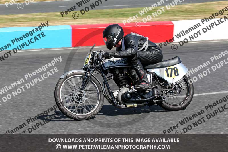 Vintage motorcycle club;eventdigitalimages;mallory park;mallory park trackday photographs;no limits trackdays;peter wileman photography;trackday digital images;trackday photos;vmcc festival 1000 bikes photographs