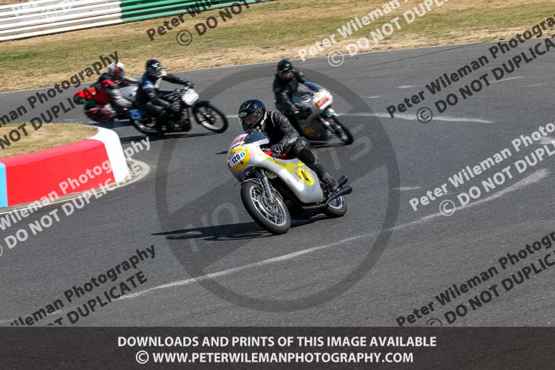 Vintage motorcycle club;eventdigitalimages;mallory park;mallory park trackday photographs;no limits trackdays;peter wileman photography;trackday digital images;trackday photos;vmcc festival 1000 bikes photographs