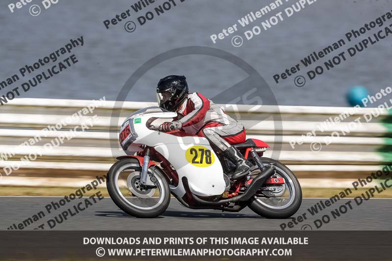 Vintage motorcycle club;eventdigitalimages;mallory park;mallory park trackday photographs;no limits trackdays;peter wileman photography;trackday digital images;trackday photos;vmcc festival 1000 bikes photographs