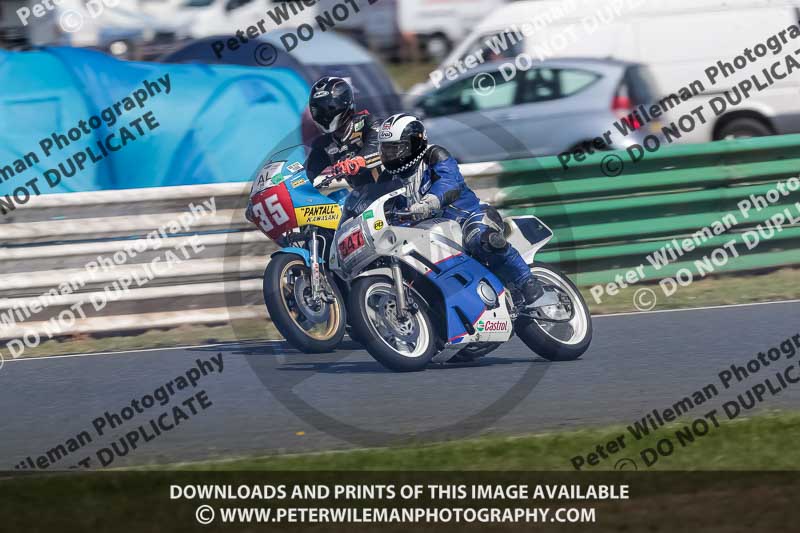 Vintage motorcycle club;eventdigitalimages;mallory park;mallory park trackday photographs;no limits trackdays;peter wileman photography;trackday digital images;trackday photos;vmcc festival 1000 bikes photographs