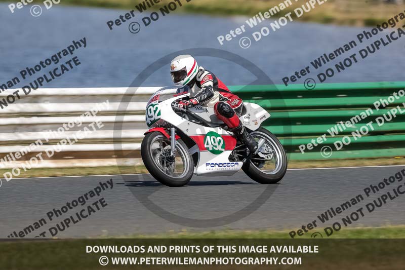 Vintage motorcycle club;eventdigitalimages;mallory park;mallory park trackday photographs;no limits trackdays;peter wileman photography;trackday digital images;trackday photos;vmcc festival 1000 bikes photographs