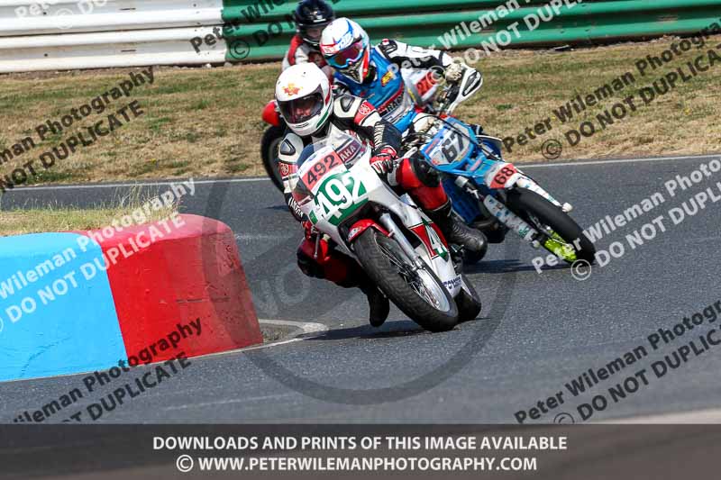 Vintage motorcycle club;eventdigitalimages;mallory park;mallory park trackday photographs;no limits trackdays;peter wileman photography;trackday digital images;trackday photos;vmcc festival 1000 bikes photographs