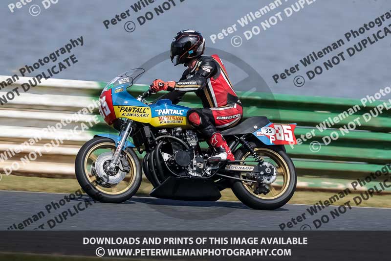 Vintage motorcycle club;eventdigitalimages;mallory park;mallory park trackday photographs;no limits trackdays;peter wileman photography;trackday digital images;trackday photos;vmcc festival 1000 bikes photographs