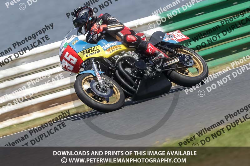 Vintage motorcycle club;eventdigitalimages;mallory park;mallory park trackday photographs;no limits trackdays;peter wileman photography;trackday digital images;trackday photos;vmcc festival 1000 bikes photographs