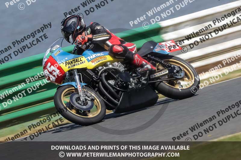 Vintage motorcycle club;eventdigitalimages;mallory park;mallory park trackday photographs;no limits trackdays;peter wileman photography;trackday digital images;trackday photos;vmcc festival 1000 bikes photographs