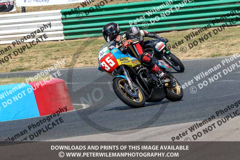 Vintage motorcycle club;eventdigitalimages;mallory park;mallory park trackday photographs;no limits trackdays;peter wileman photography;trackday digital images;trackday photos;vmcc festival 1000 bikes photographs