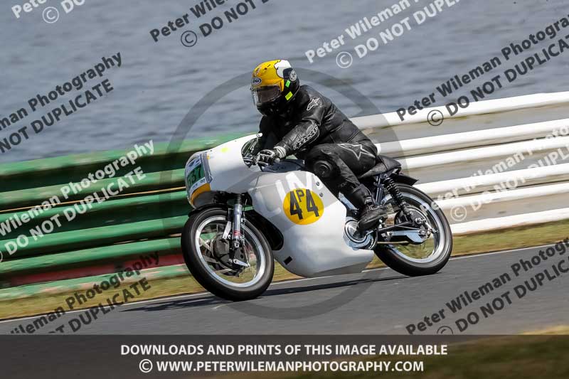 Vintage motorcycle club;eventdigitalimages;mallory park;mallory park trackday photographs;no limits trackdays;peter wileman photography;trackday digital images;trackday photos;vmcc festival 1000 bikes photographs