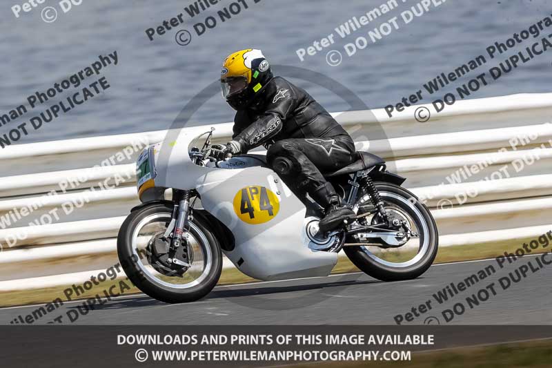 Vintage motorcycle club;eventdigitalimages;mallory park;mallory park trackday photographs;no limits trackdays;peter wileman photography;trackday digital images;trackday photos;vmcc festival 1000 bikes photographs