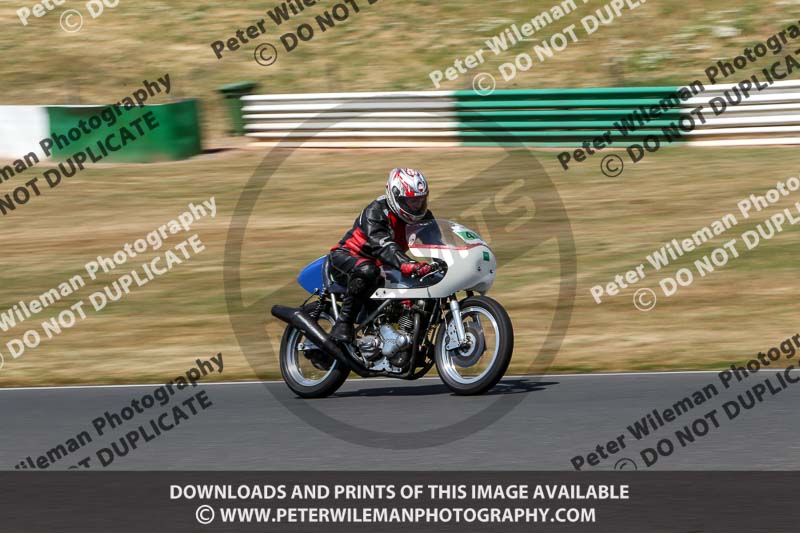 Vintage motorcycle club;eventdigitalimages;mallory park;mallory park trackday photographs;no limits trackdays;peter wileman photography;trackday digital images;trackday photos;vmcc festival 1000 bikes photographs