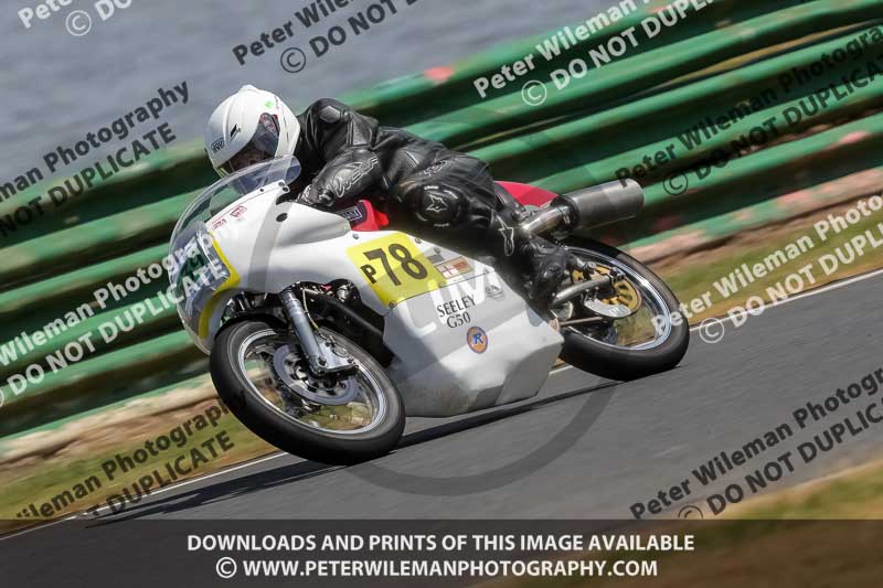 Vintage motorcycle club;eventdigitalimages;mallory park;mallory park trackday photographs;no limits trackdays;peter wileman photography;trackday digital images;trackday photos;vmcc festival 1000 bikes photographs