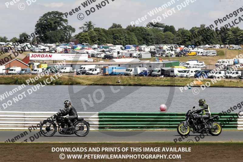 Vintage motorcycle club;eventdigitalimages;mallory park;mallory park trackday photographs;no limits trackdays;peter wileman photography;trackday digital images;trackday photos;vmcc festival 1000 bikes photographs